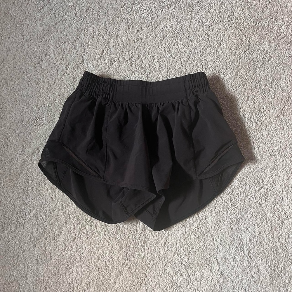 size 2 regular black lululemon shorts 2.5” hotty hots